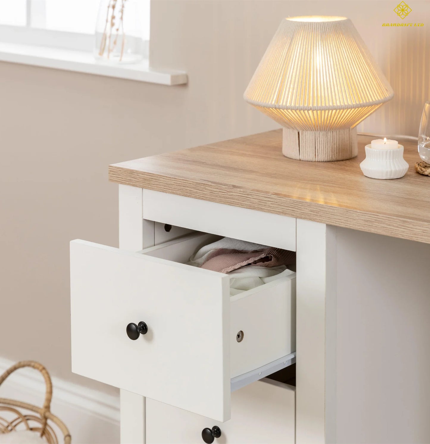 Fipka white dressing table with drawers